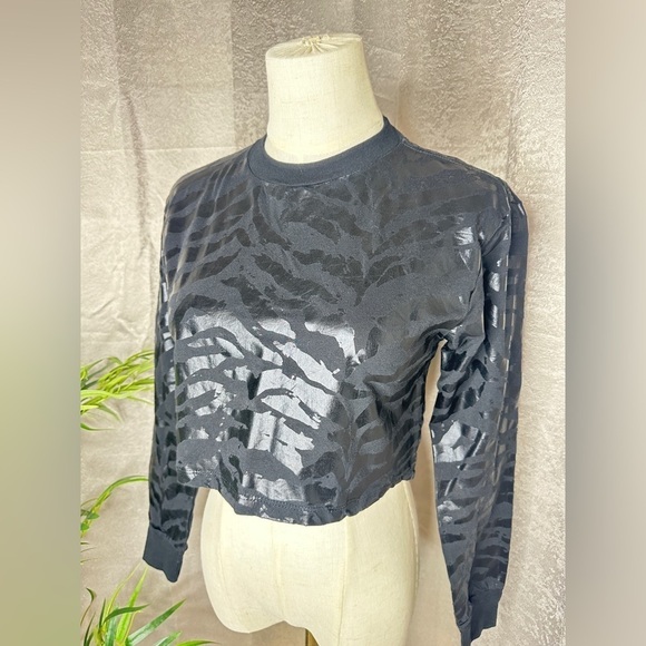 True Religion Women’s Black Zebra Print Long Sleeve Crop Tee Top Sz XXS - Picture 5 of 13